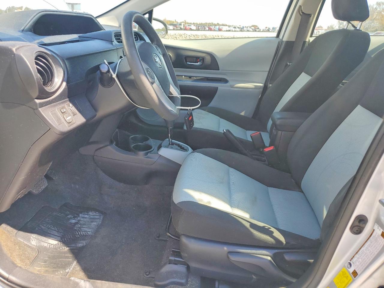 2013 TOYOTA Prius c