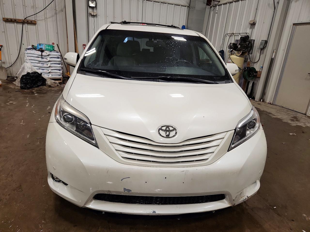 2017 TOYOTA SIENNA