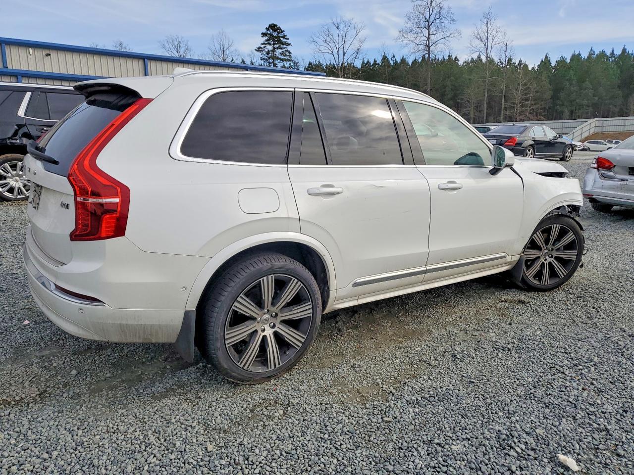 2024 VOLVO XC90