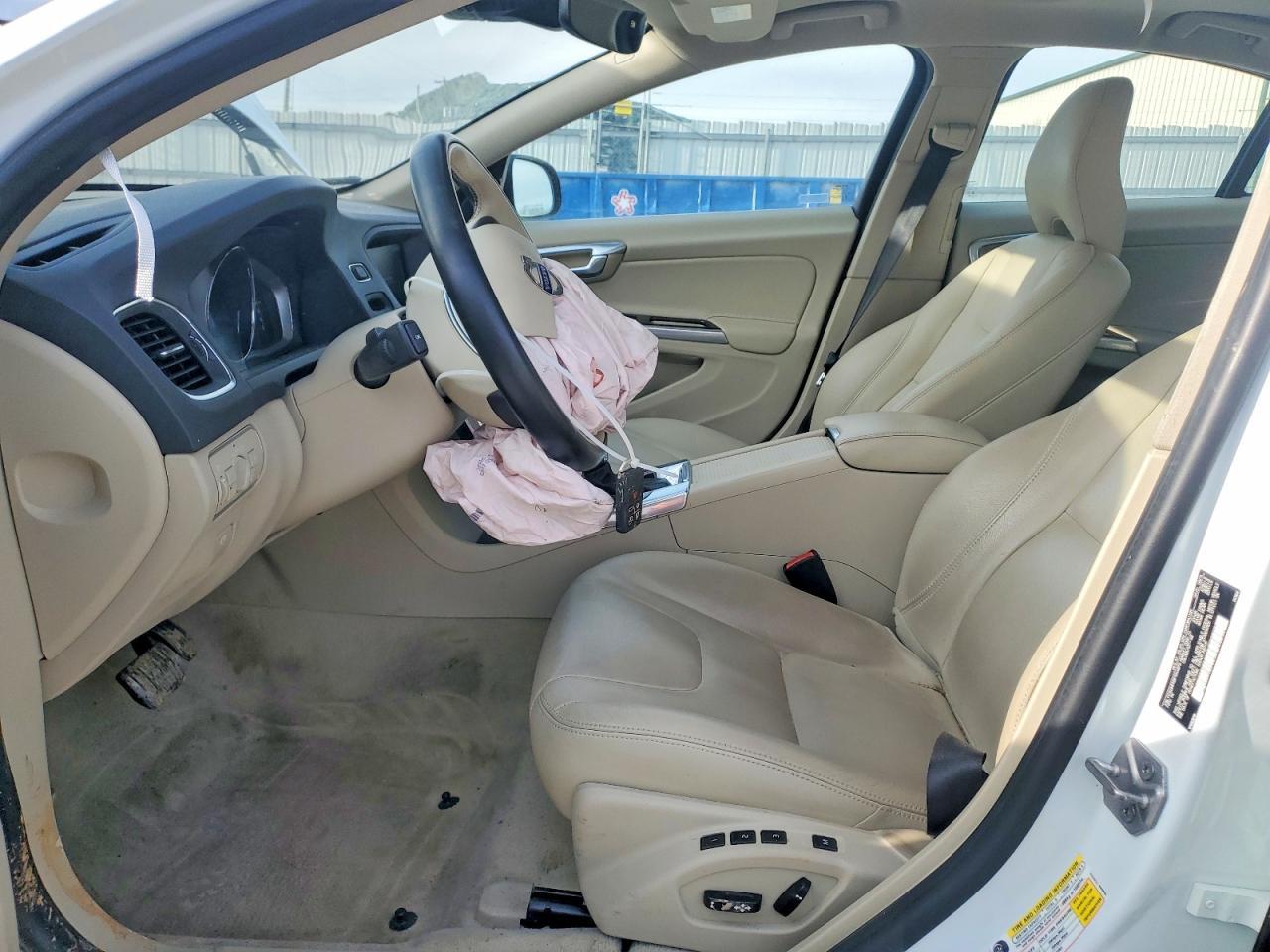 2015 VOLVO S60