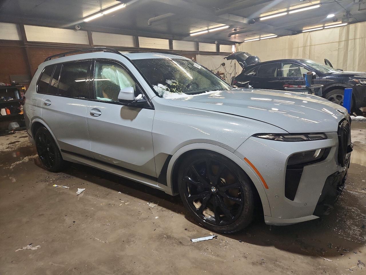 2023 BMW X7