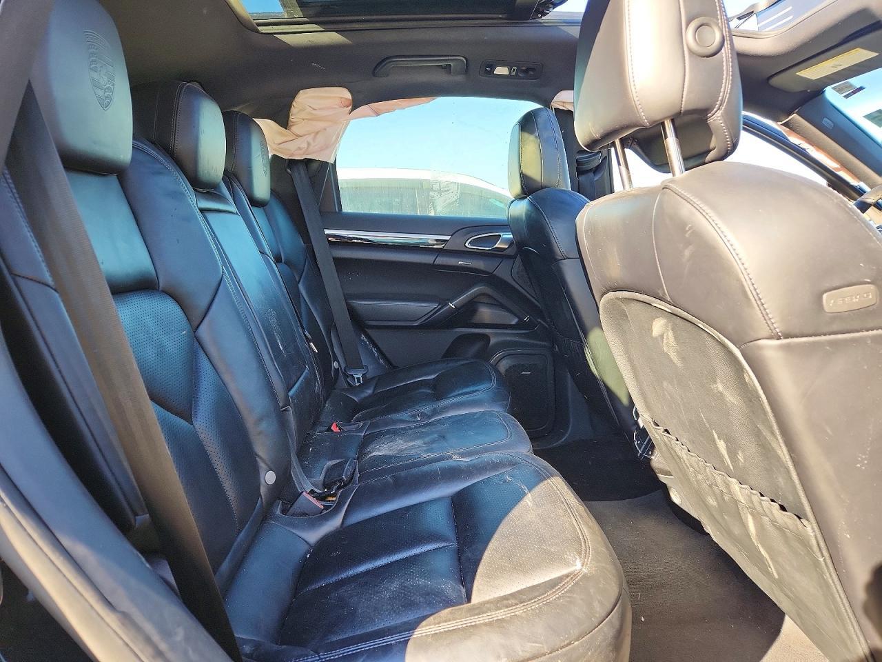 2018 PORSCHE CAYENNE