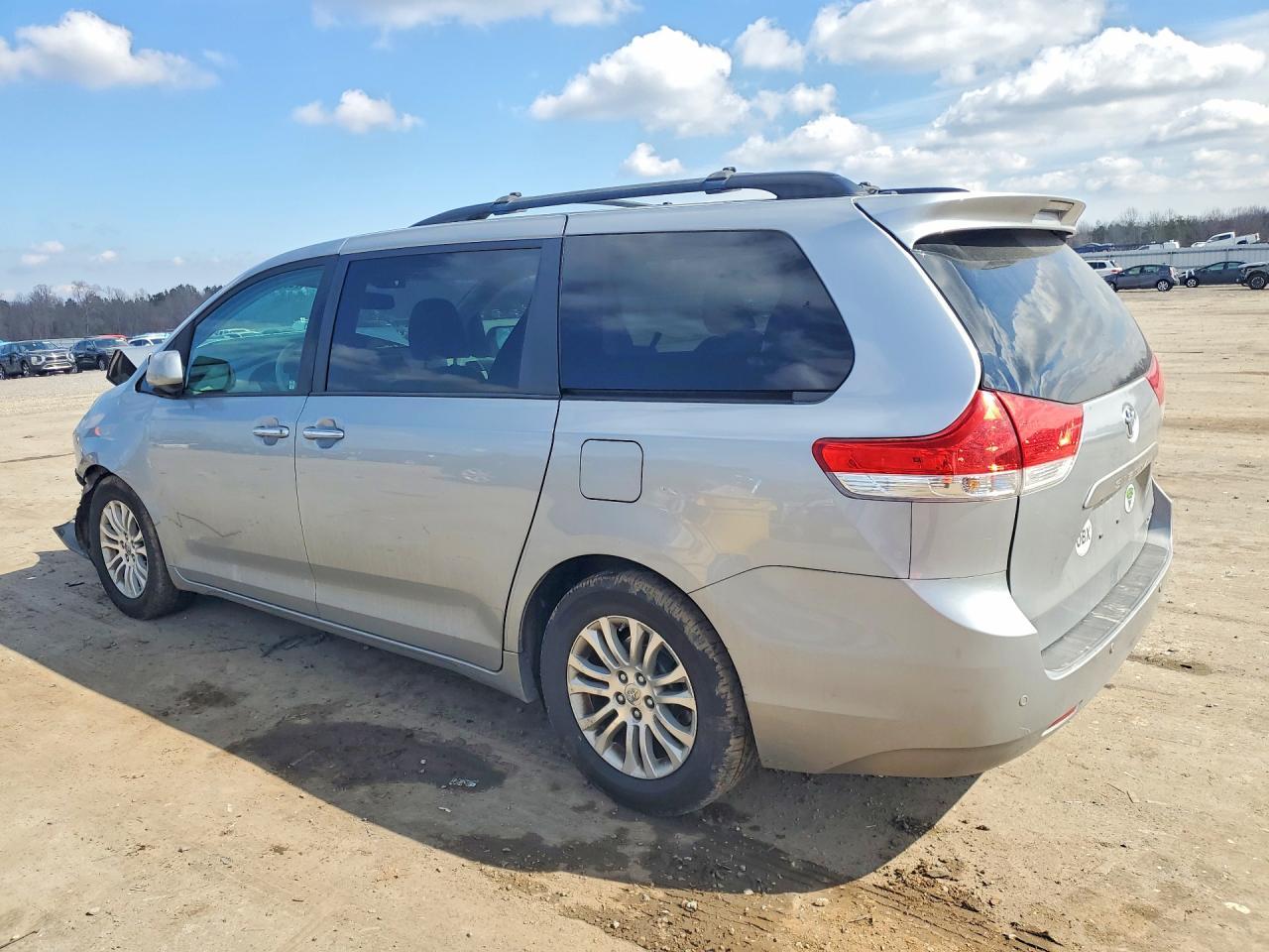 2014 TOYOTA SIENNA