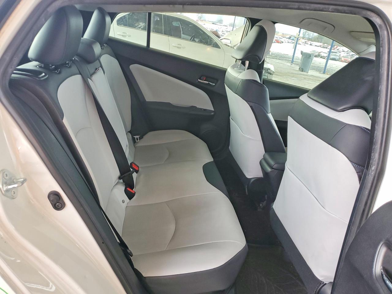 2016 TOYOTA PRIUS
