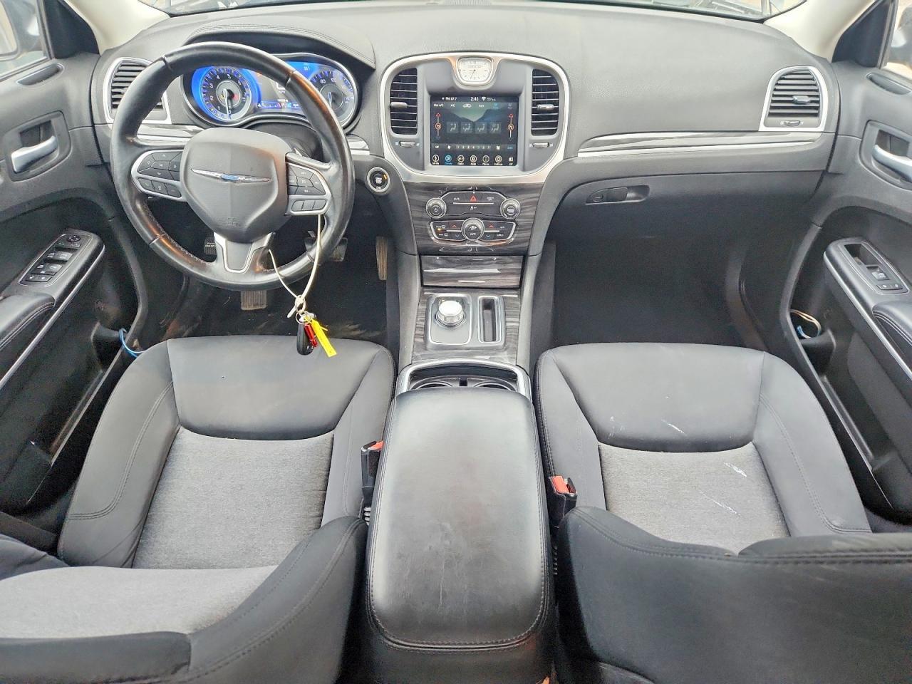 2019 CHRYSLER 300