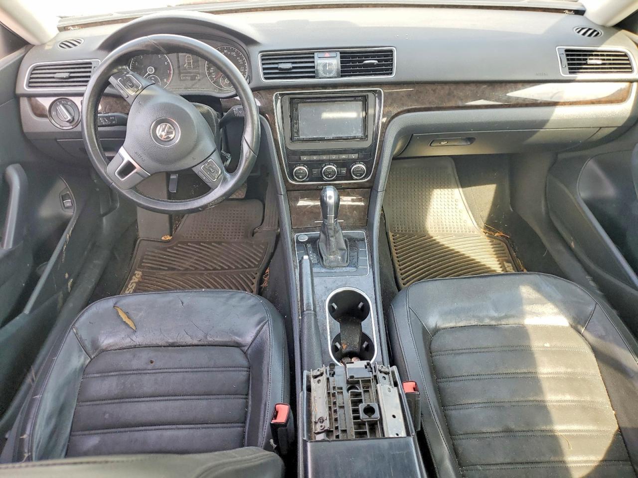 2014 VOLKSWAGEN Passat