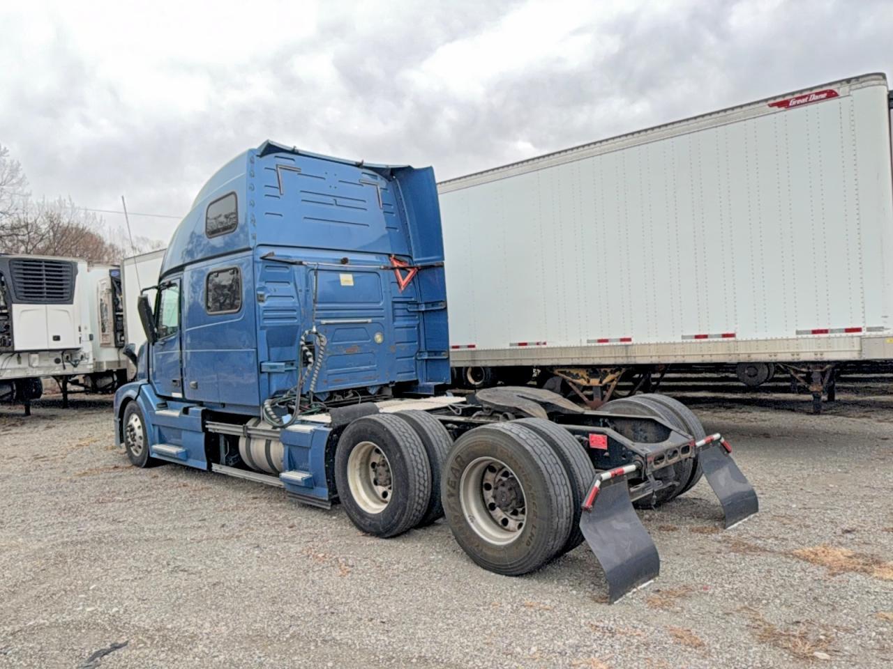 2017 VOLVO Vn