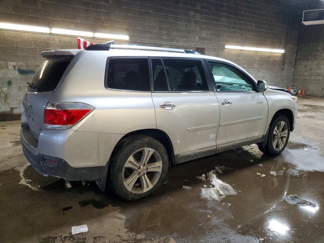 2011 TOYOTA HIGHLANDER