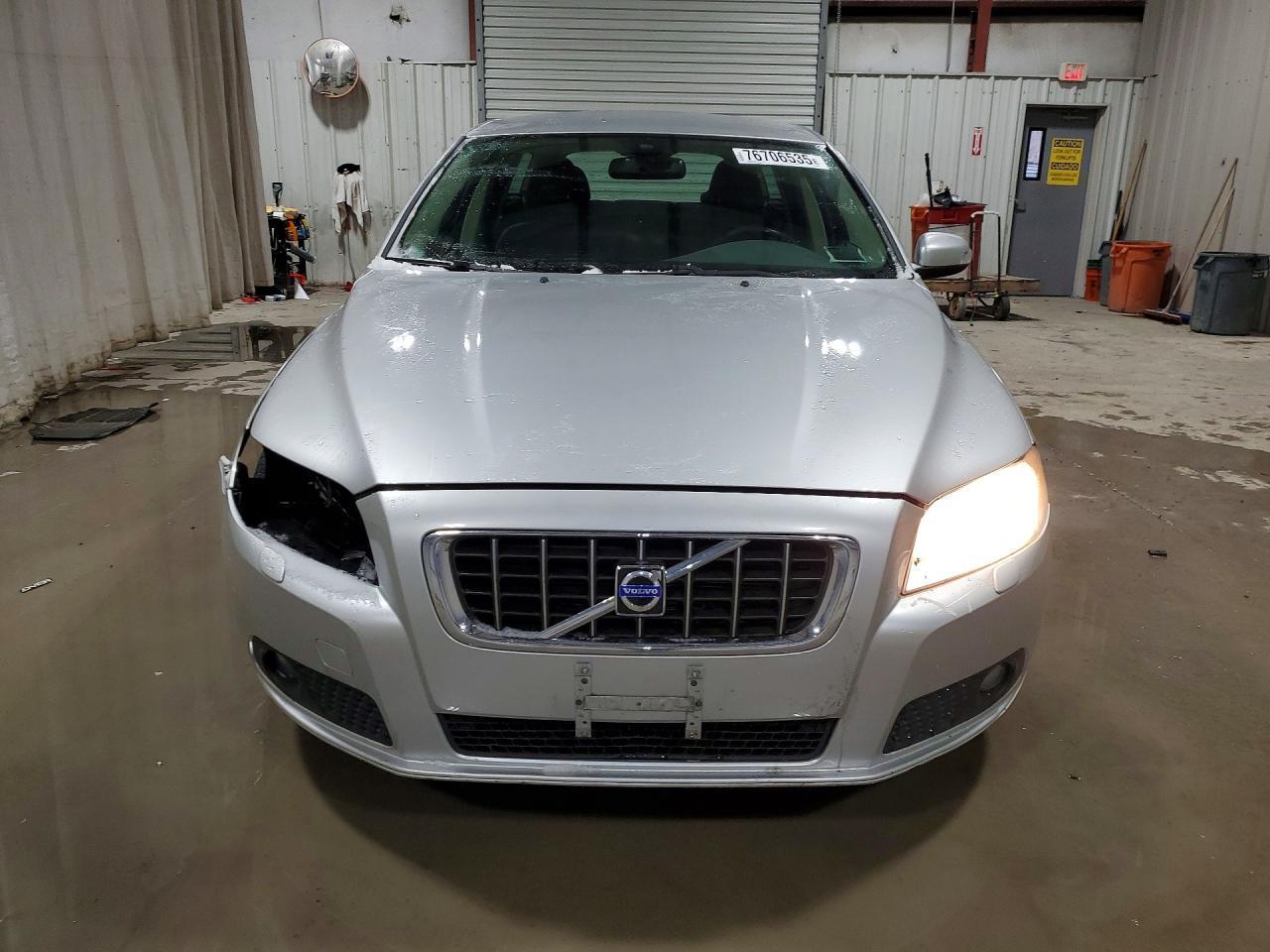 2009 VOLVO V70