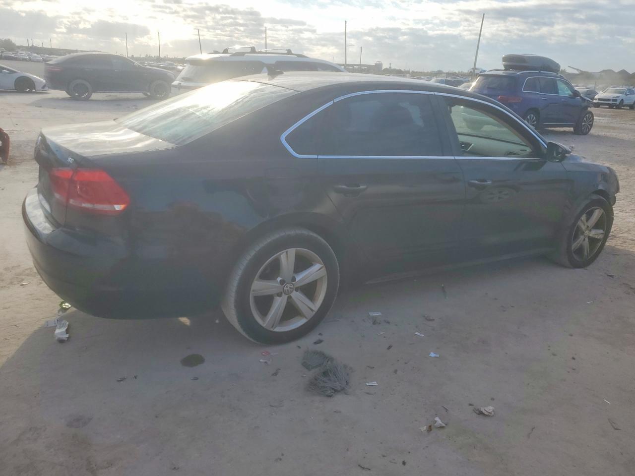 2012 VOLKSWAGEN Passat