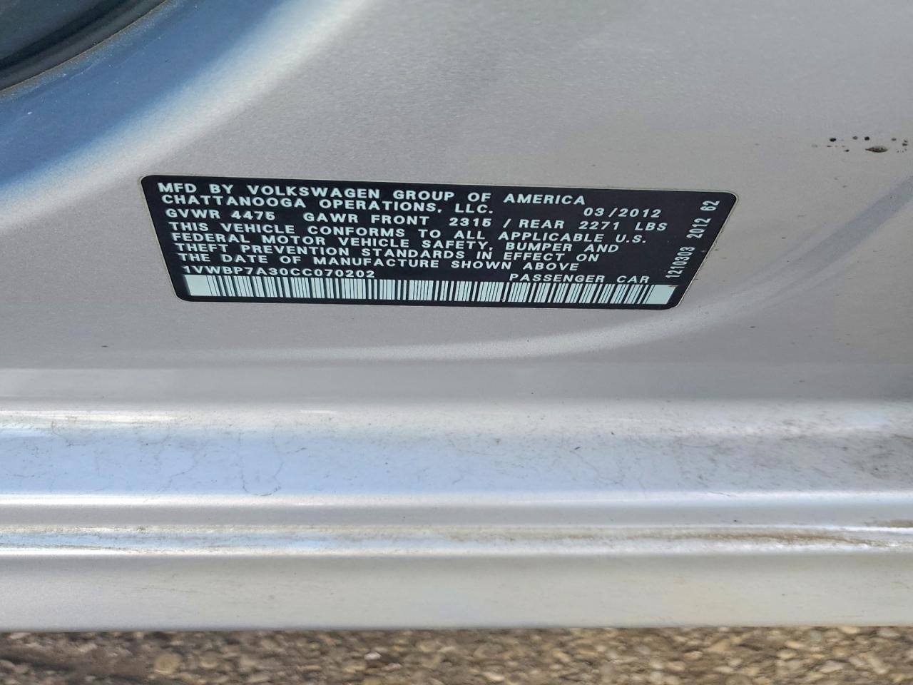 2012 VOLKSWAGEN Passat