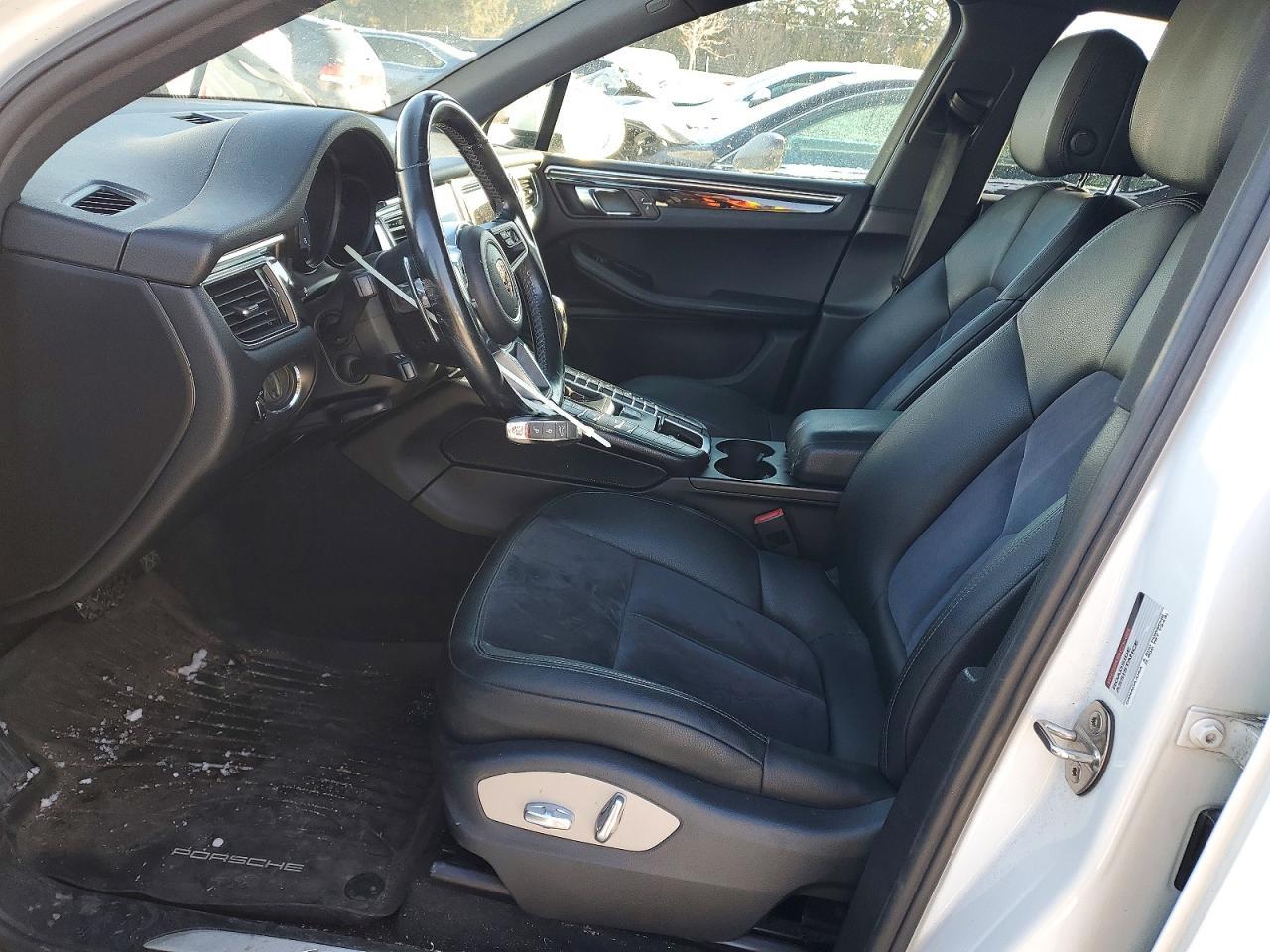 2017 PORSCHE Macan