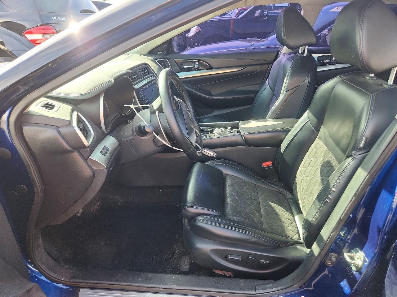 2017 NISSAN Maxima