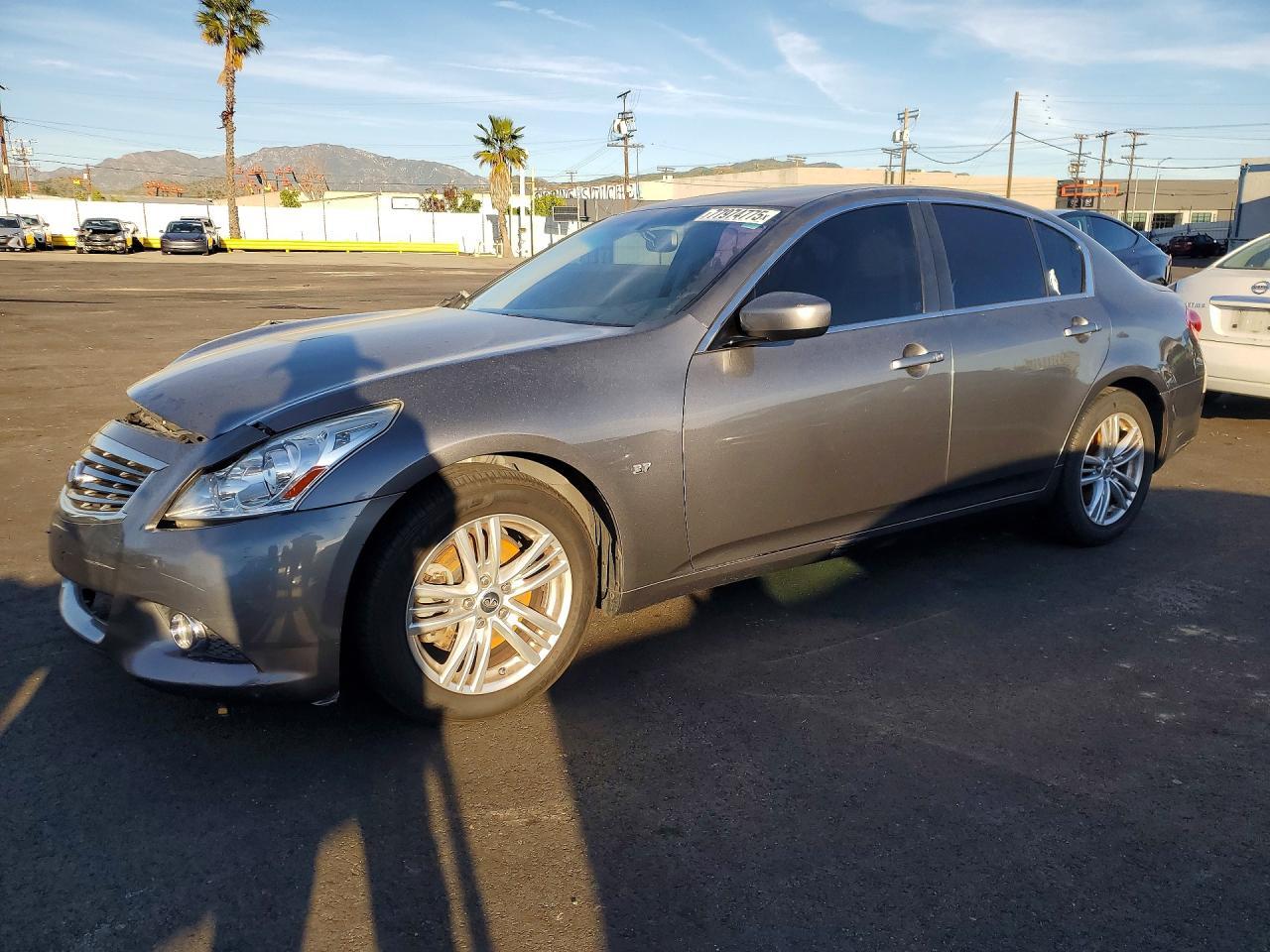 2015 INFINITI Q40