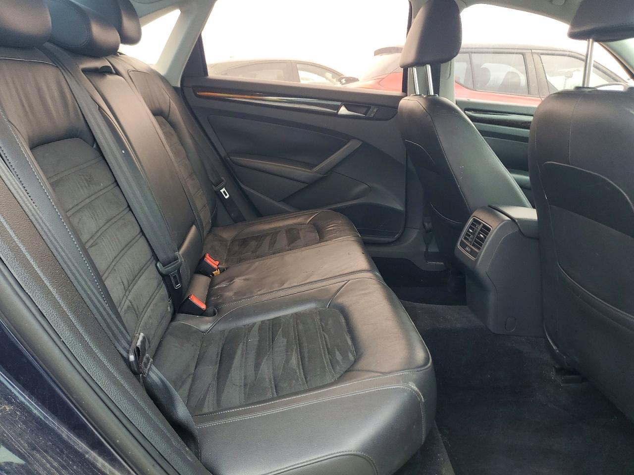 2014 VOLKSWAGEN Passat