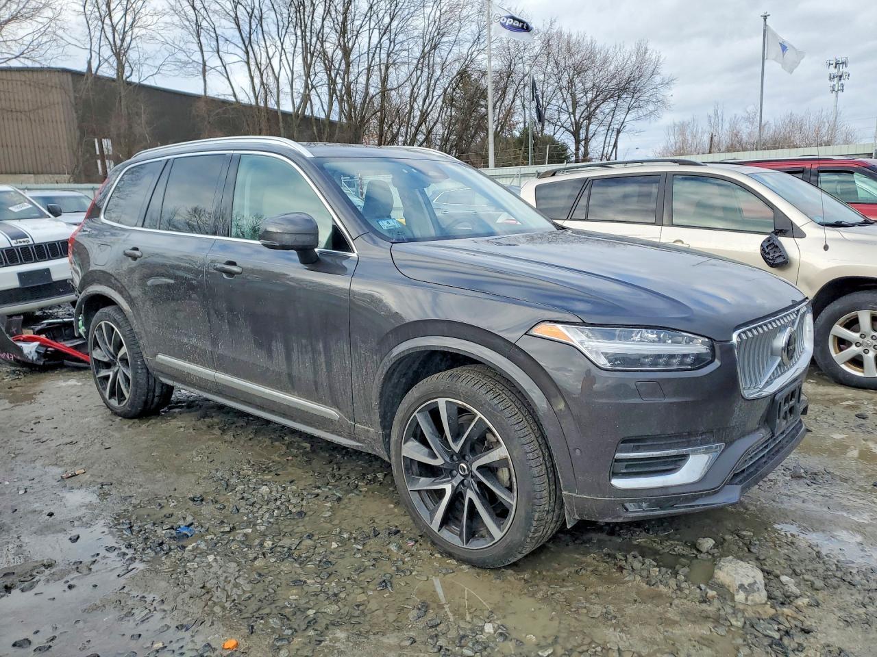 2023 VOLVO XC90