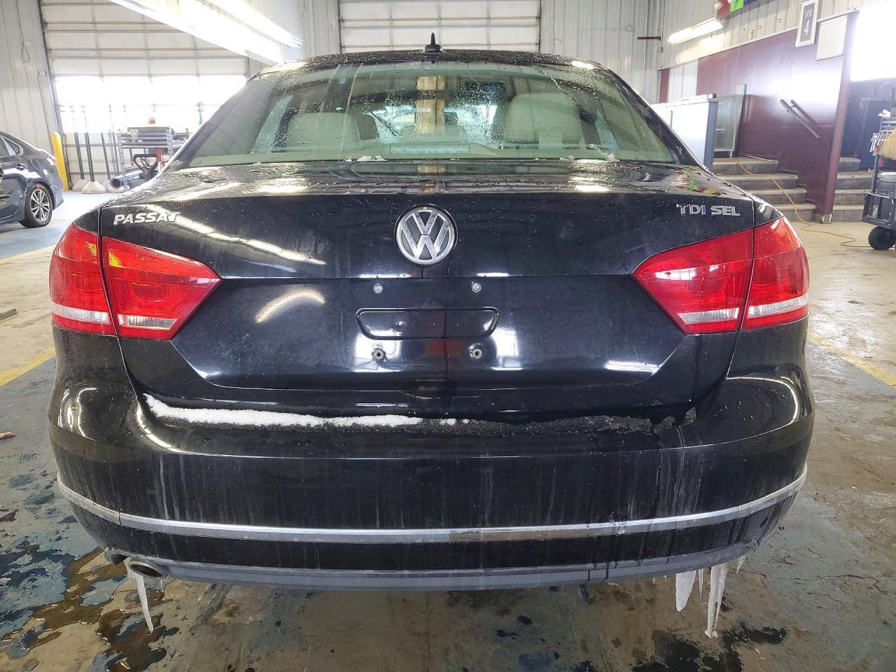 2012 VOLKSWAGEN Passat