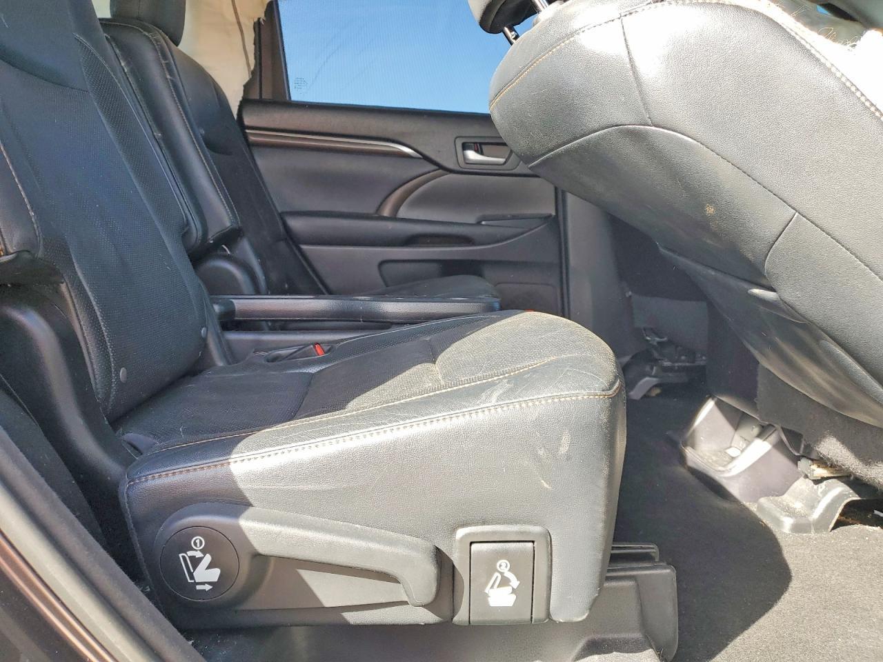 2014 TOYOTA HIGHLANDER