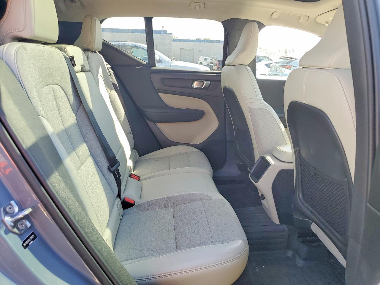2020 VOLVO XC40