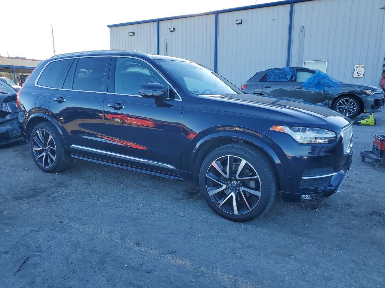 2019 VOLVO XC90