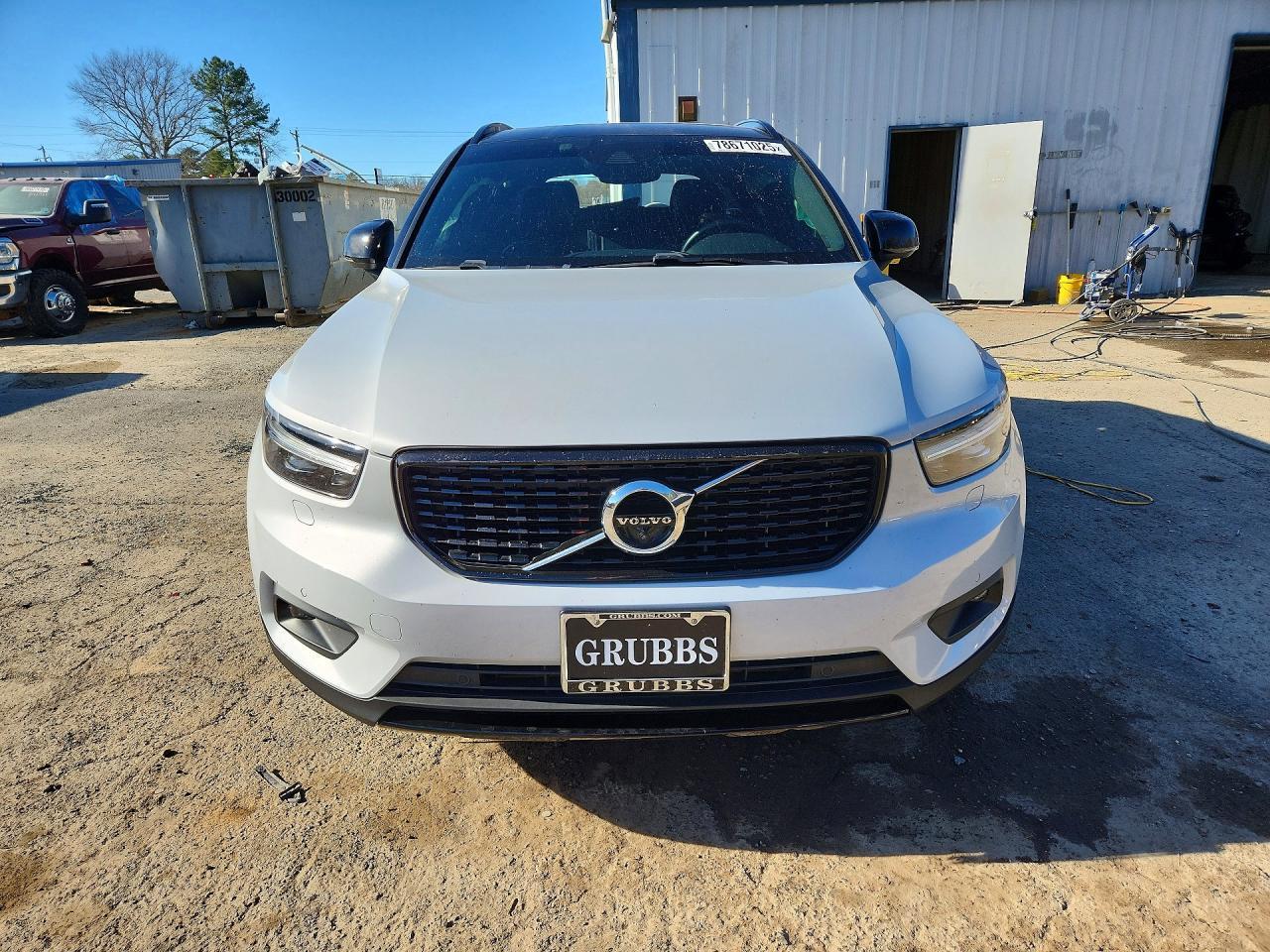 2022 VOLVO XC40