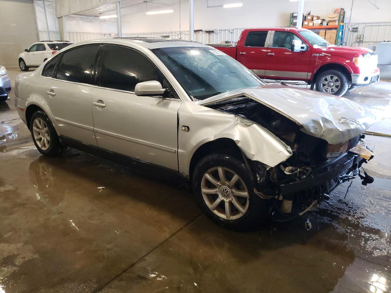 2004 VOLKSWAGEN Passat