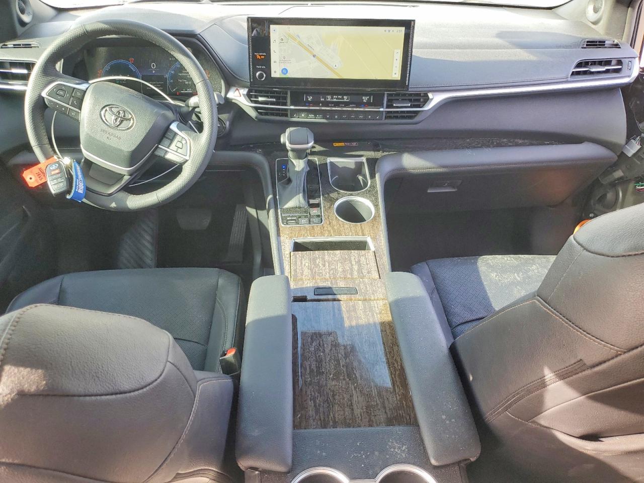 2025 TOYOTA SIENNA