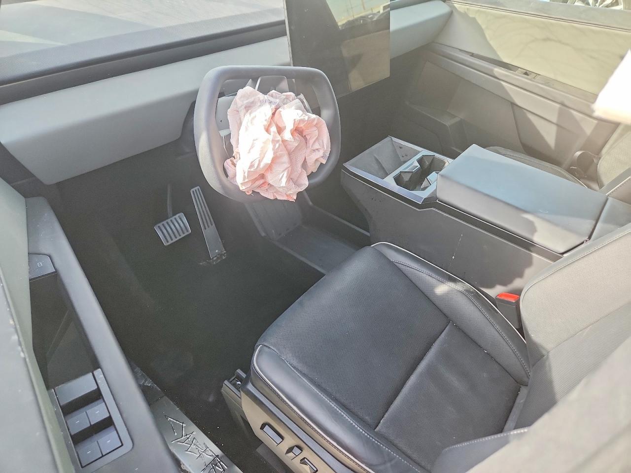 2025 TESLA Cybertruck