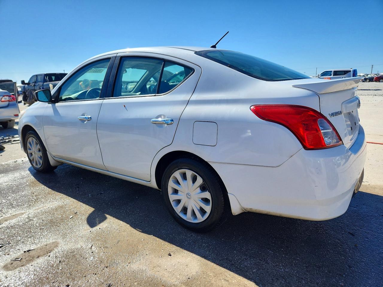 2015 NISSAN VERSA