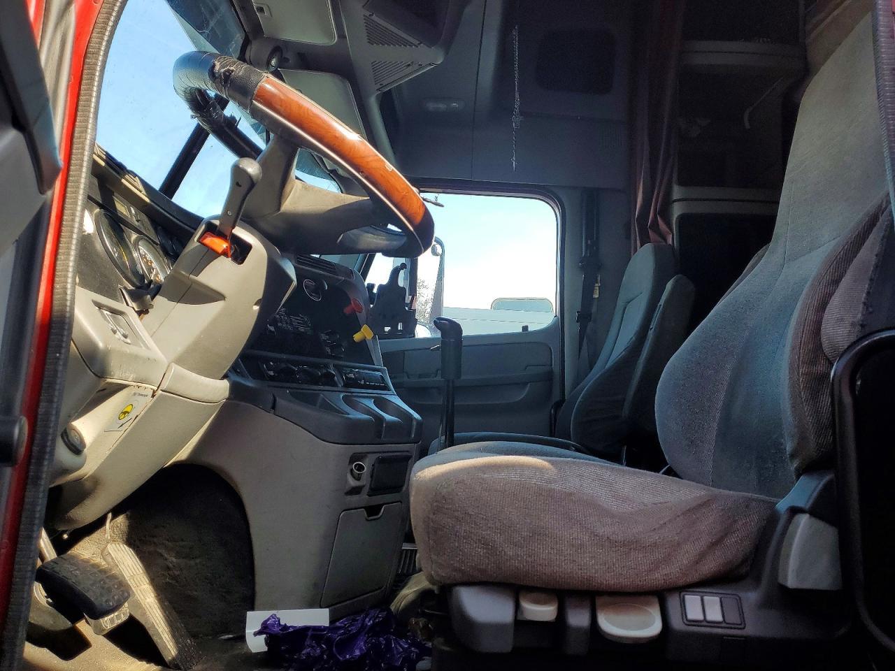 2005 FREIGHTLINER Columbia