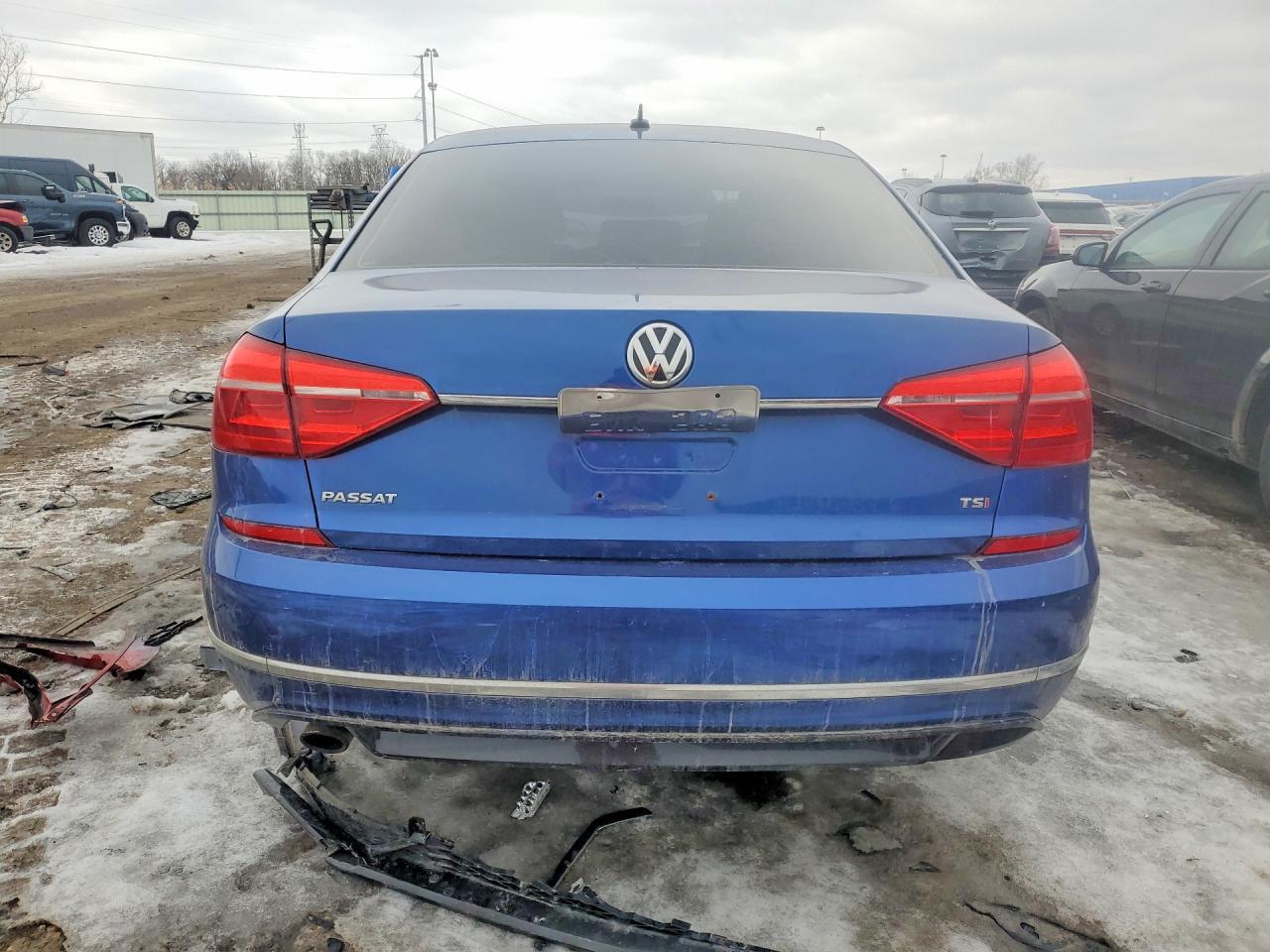 2016 VOLKSWAGEN Passat