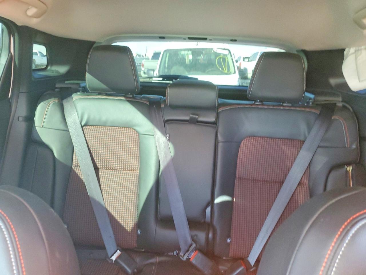 2025 NISSAN KICKS