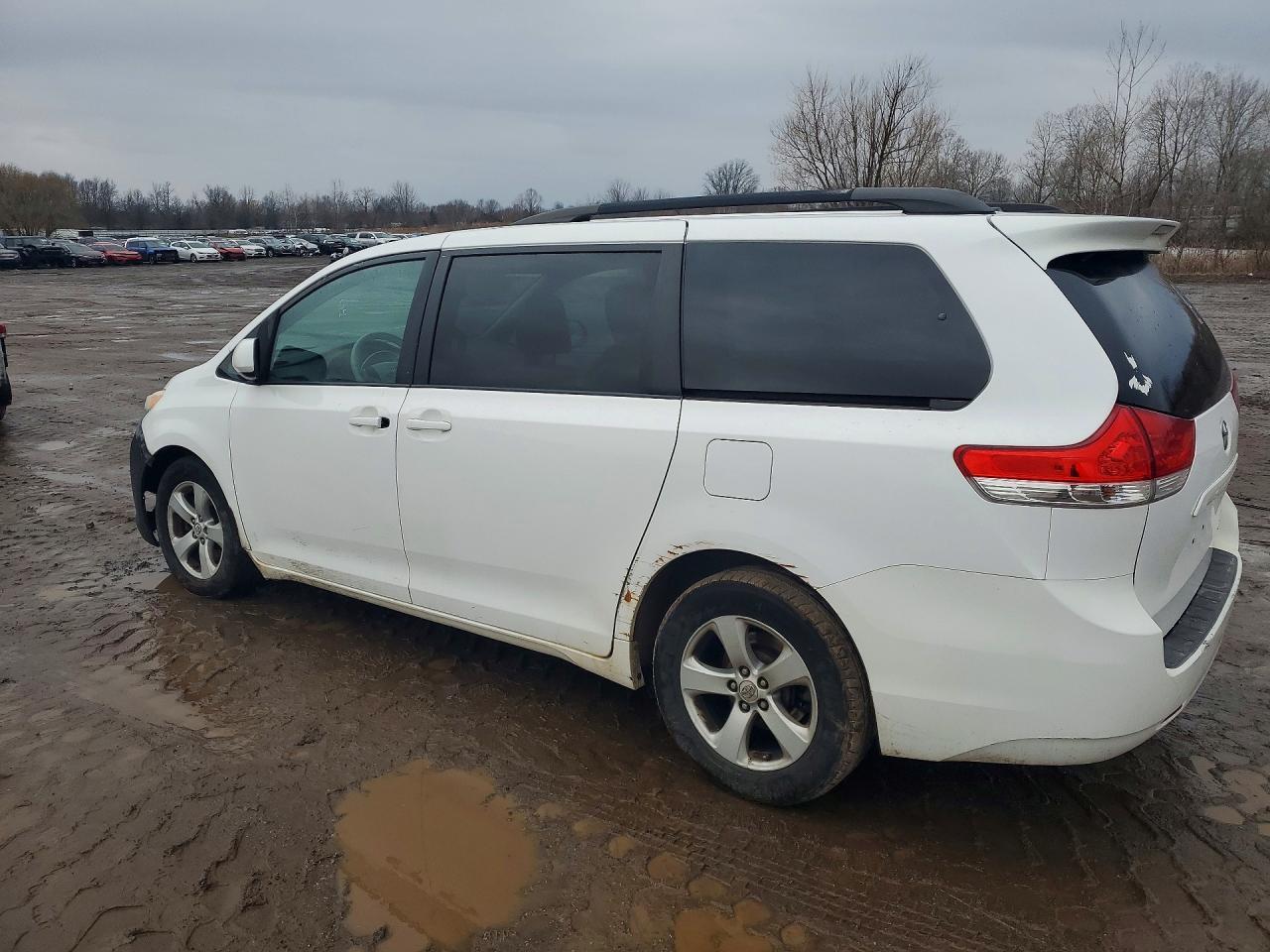 2012 TOYOTA SIENNA