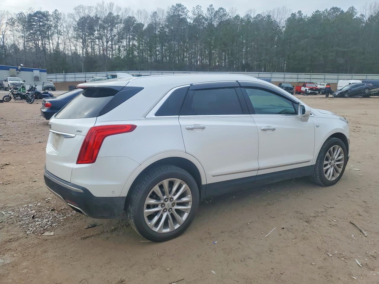 2017 CADILLAC XT5