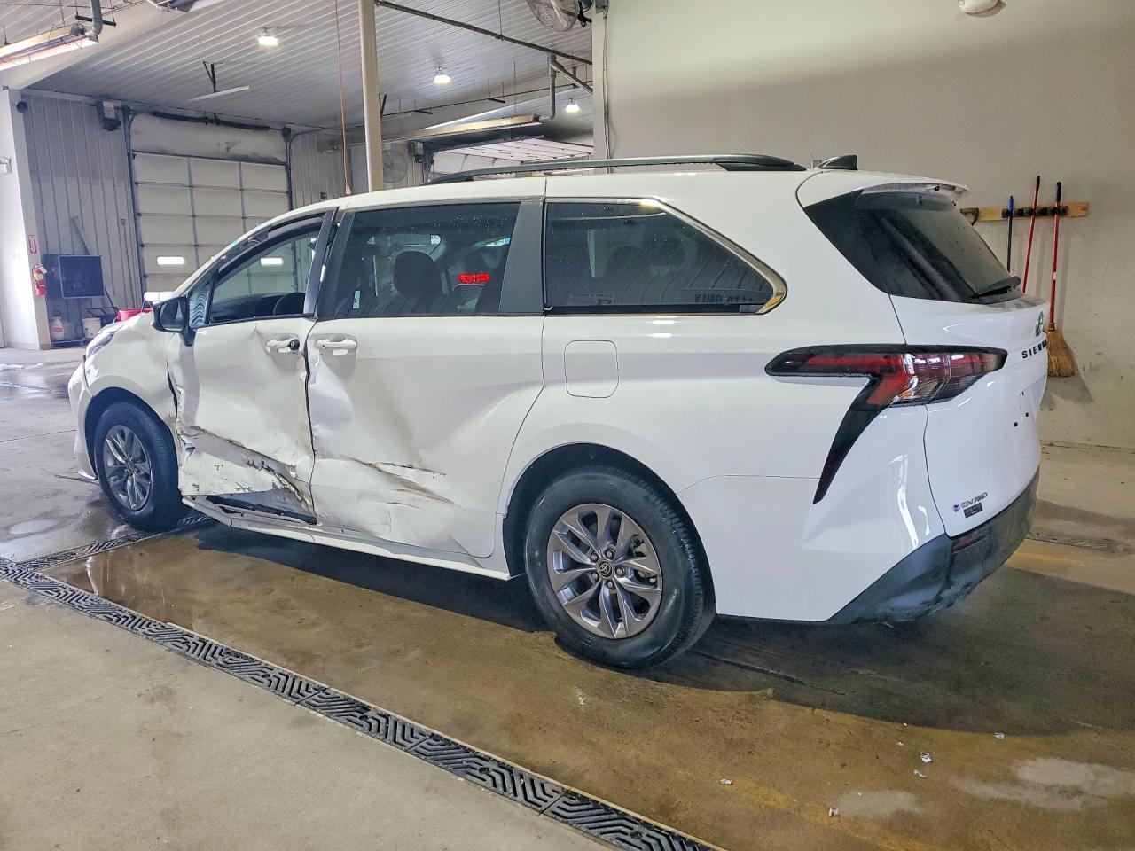 2025 TOYOTA SIENNA