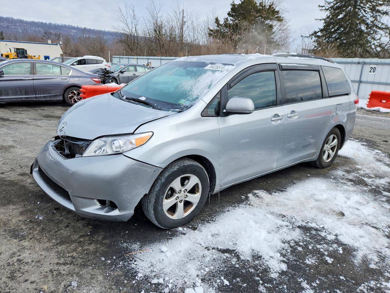 2014 TOYOTA SIENNA