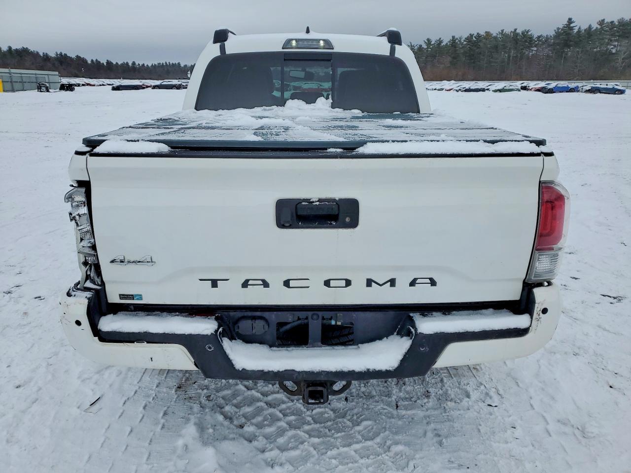 2017 TOYOTA TACOMA