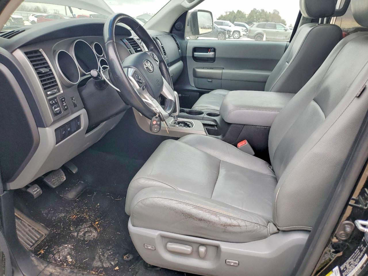 2014 TOYOTA Sequoia