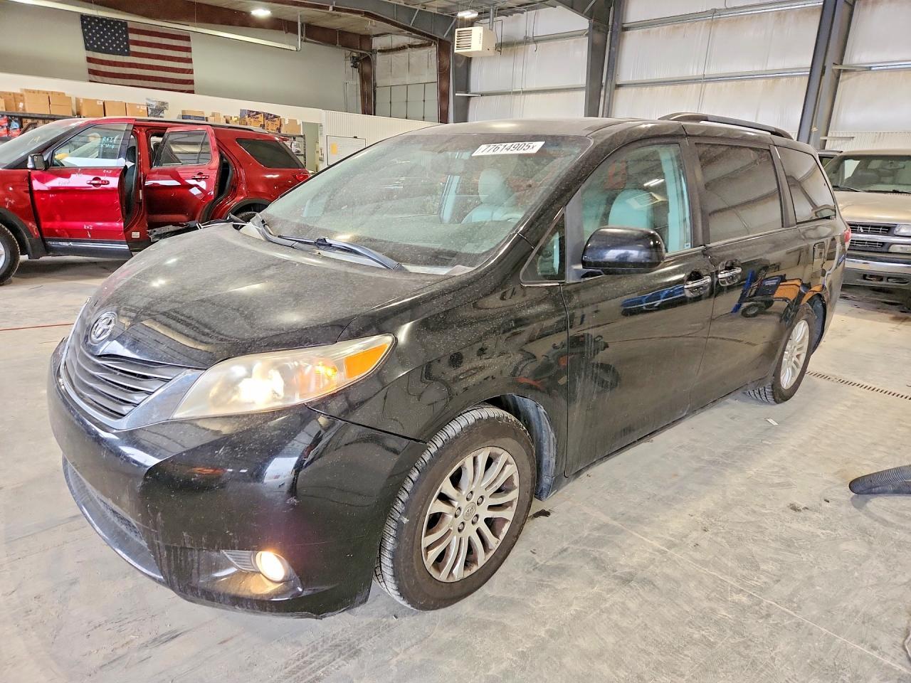 2014 TOYOTA SIENNA