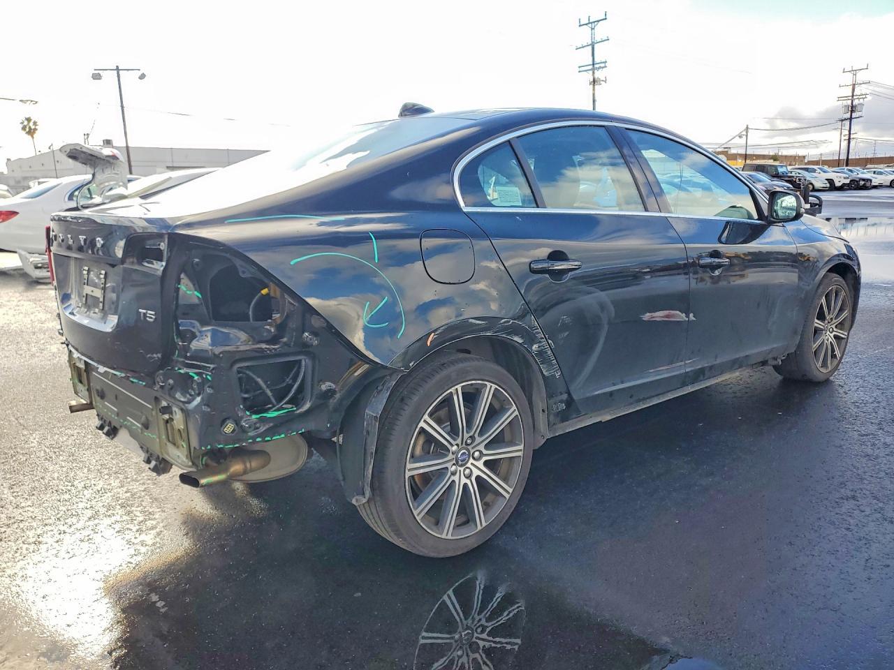 2015 VOLVO S60