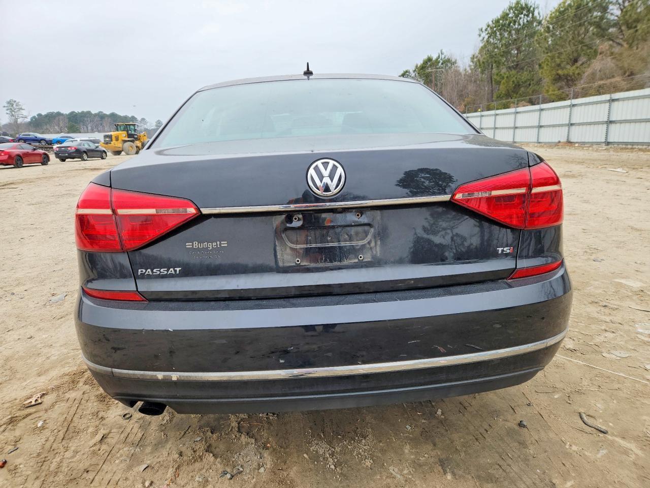 2016 VOLKSWAGEN Passat