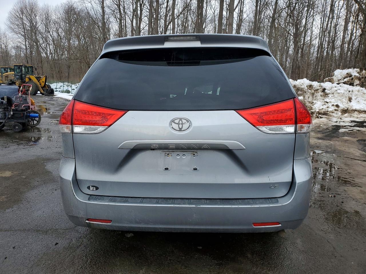 2012 TOYOTA SIENNA
