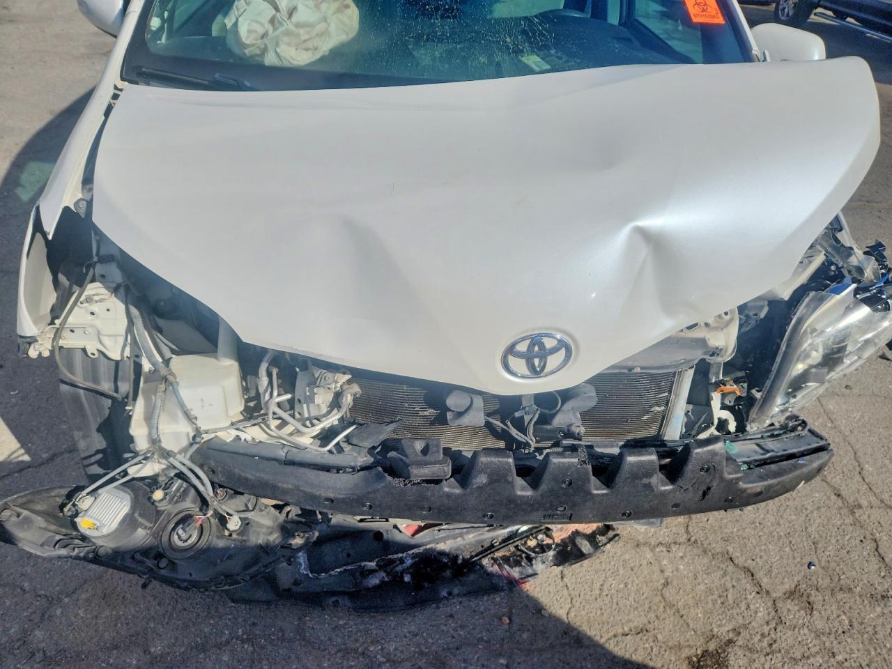 2016 TOYOTA SIENNA