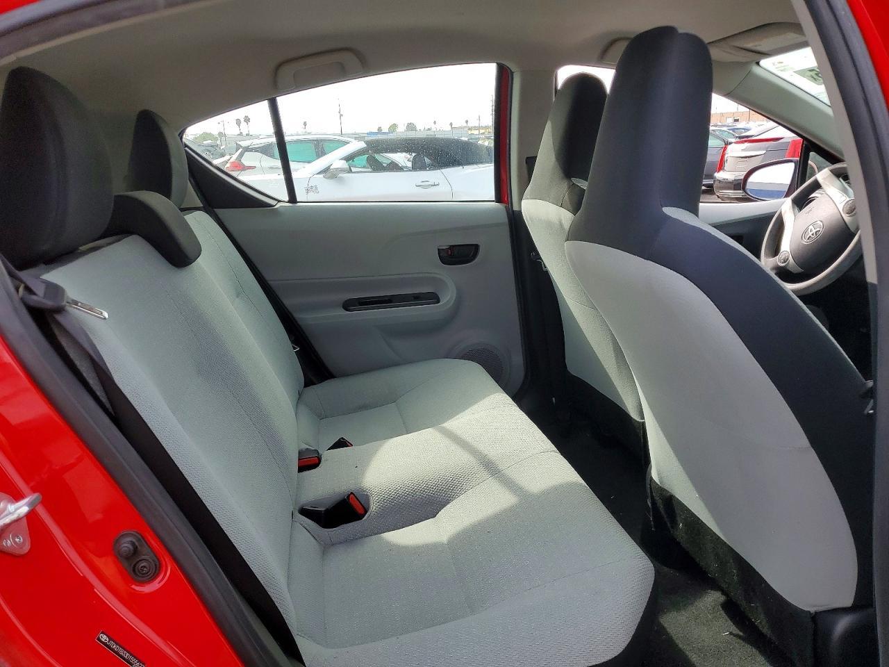 2013 TOYOTA Prius c