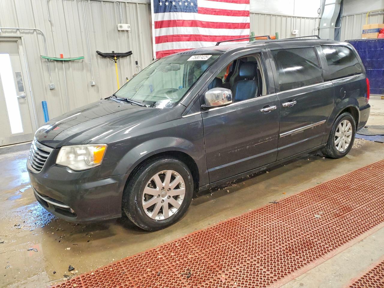 2012 CHRYSLER Town & Country