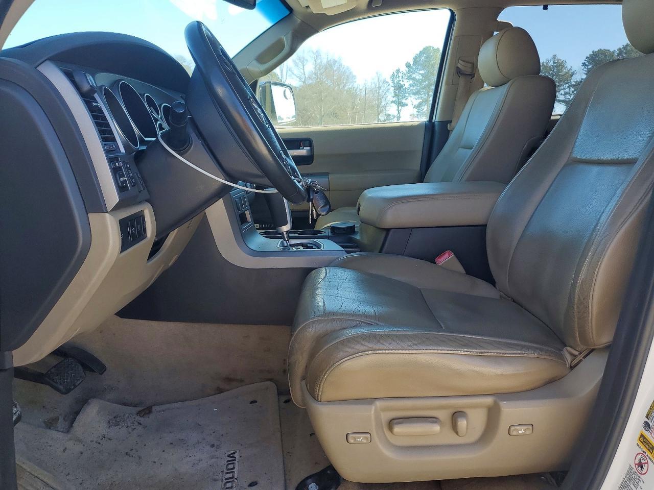2010 TOYOTA Sequoia