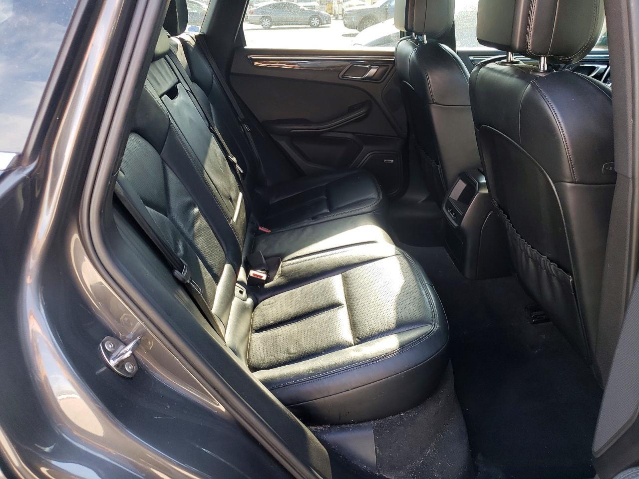 2015 PORSCHE Macan