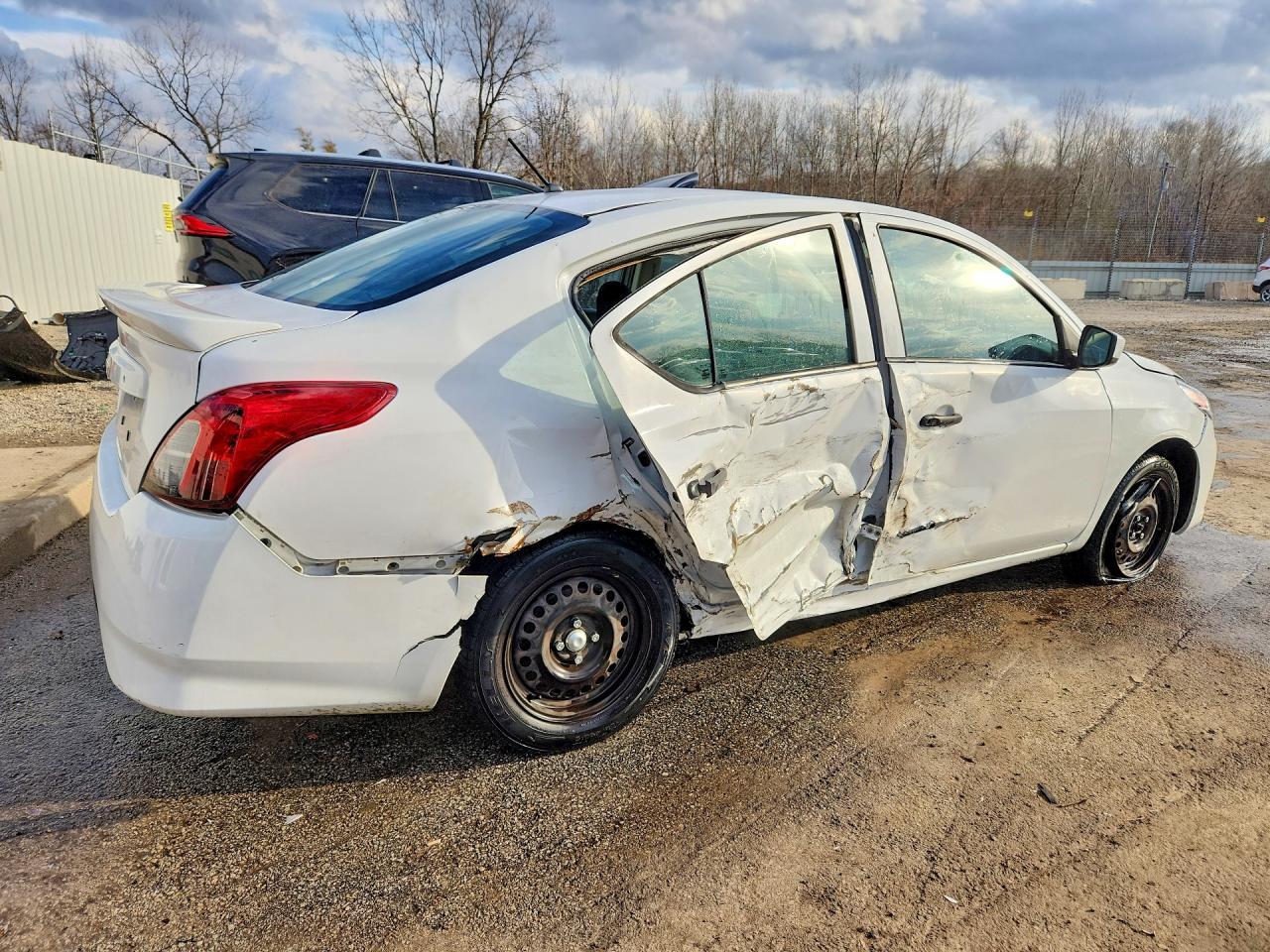2017 NISSAN VERSA