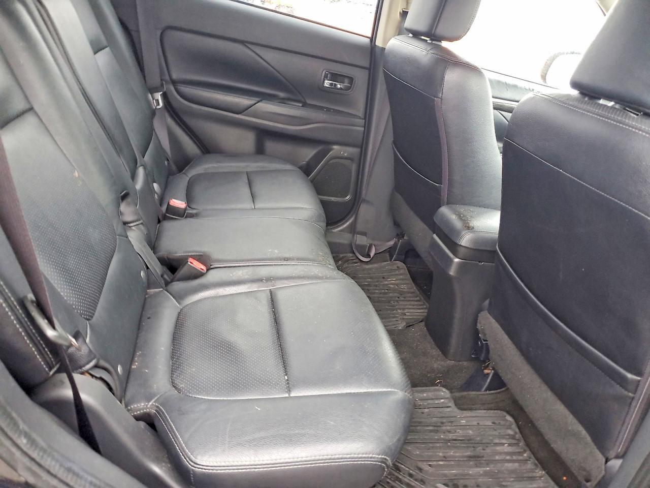2016 MITSUBISHI outlander