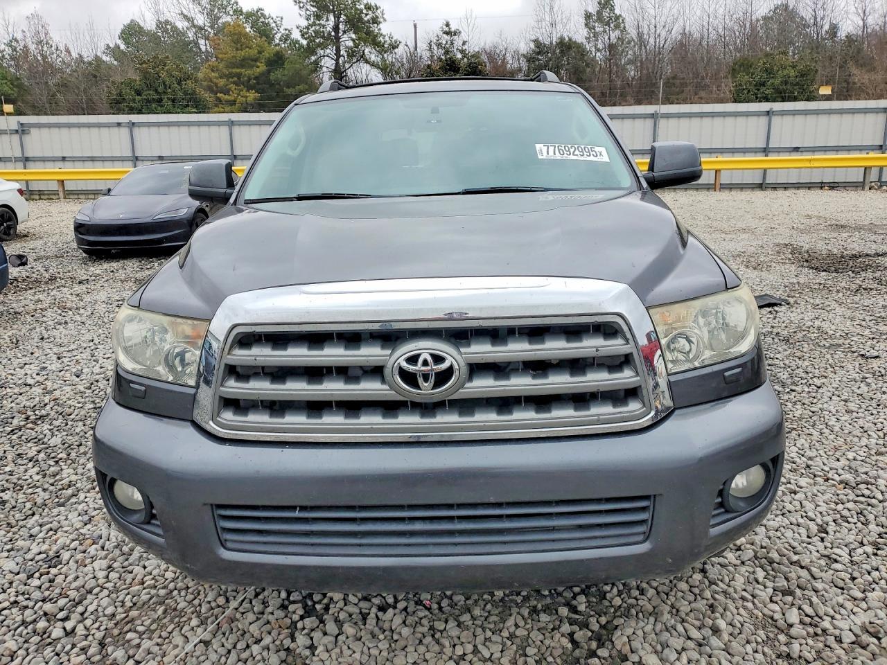 2013 TOYOTA Sequoia